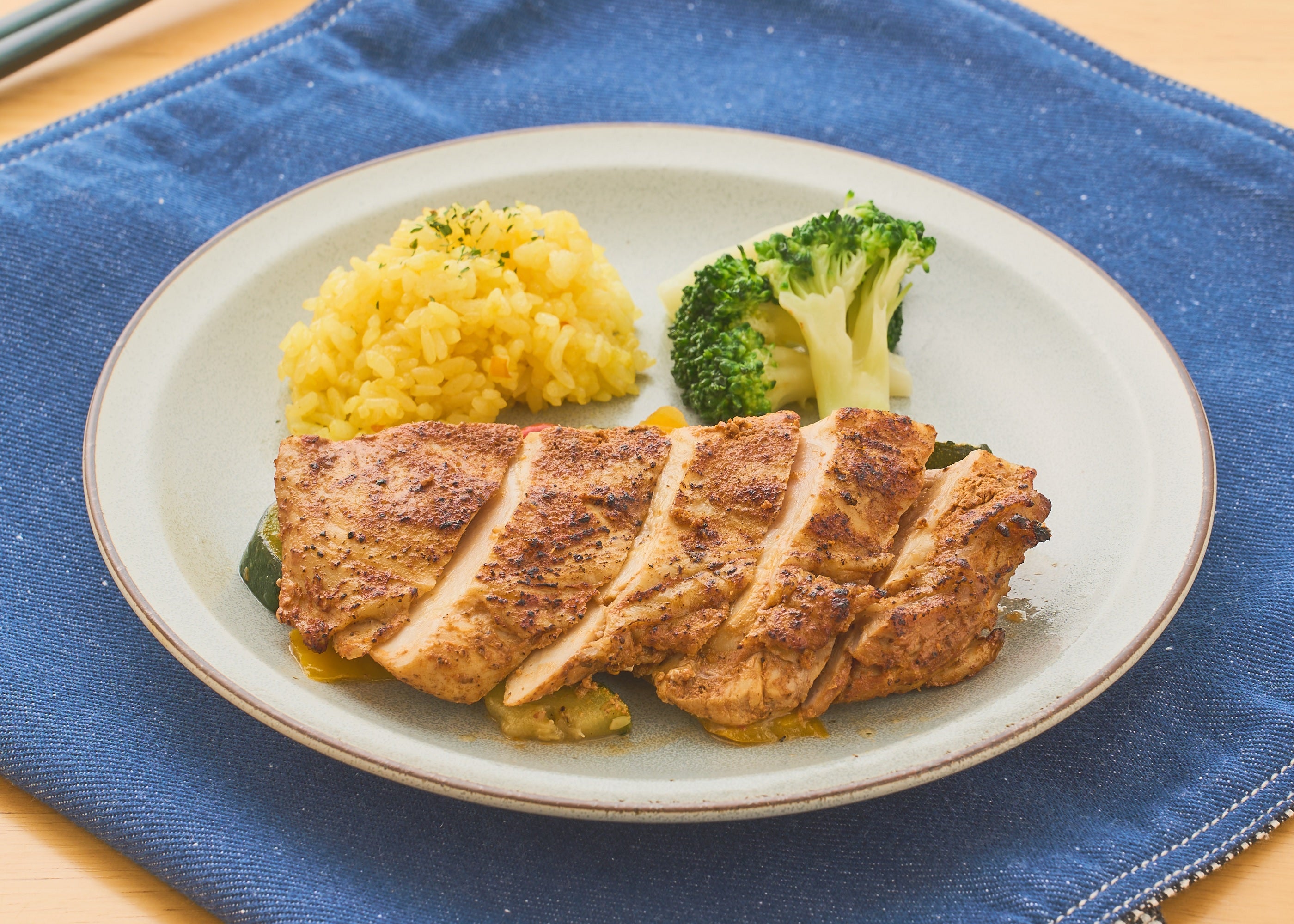 13：スパイシーな風味引き立つインド風タンドリーチキン – Oisie Dining